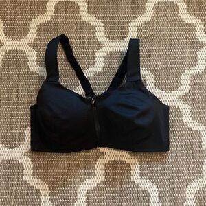 Victoria’s Secret knock out sports bra size 36DD ￼